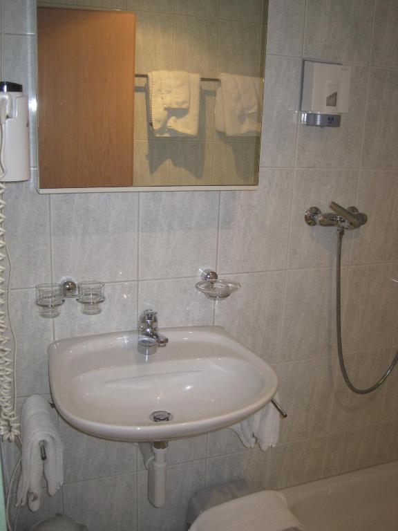 Realp Hotel Des Alpes חדר תמונה