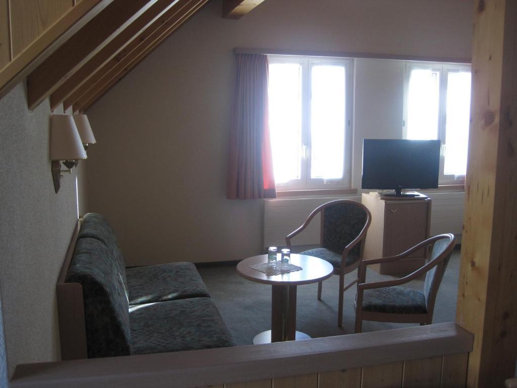 Realp Hotel Des Alpes חדר תמונה