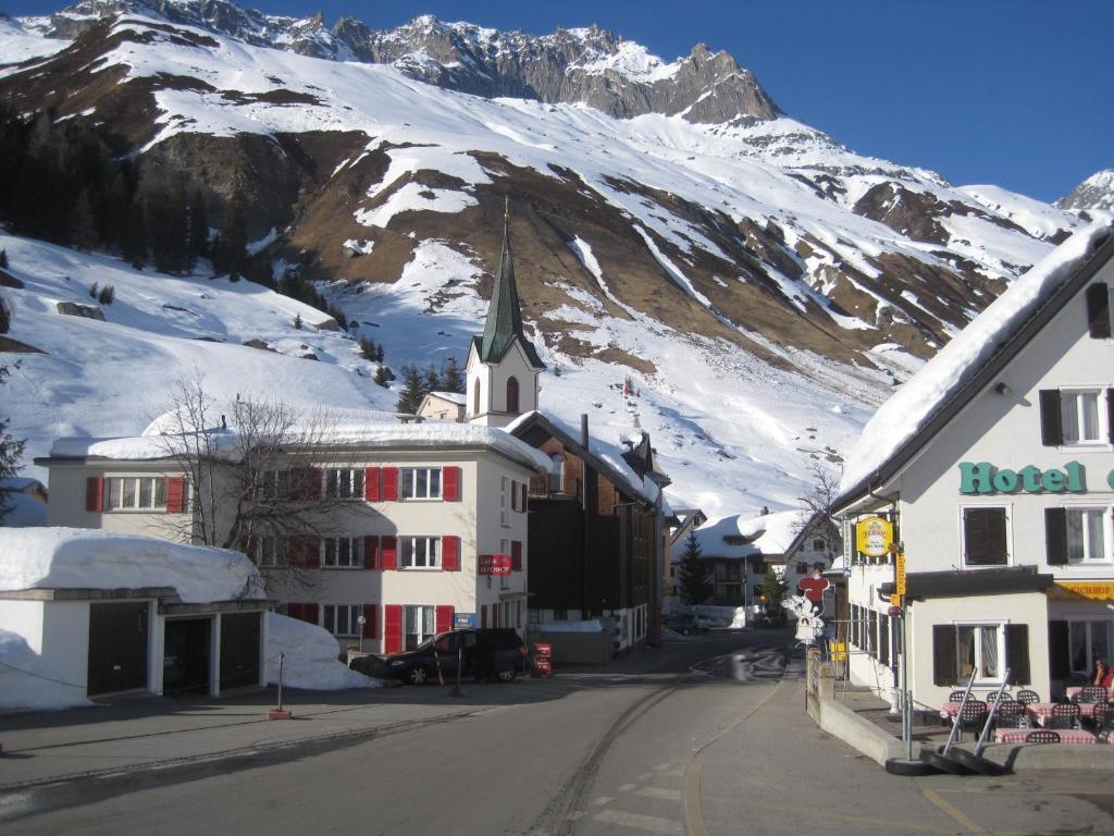 Realp Hotel Des Alpes מראה חיצוני תמונה